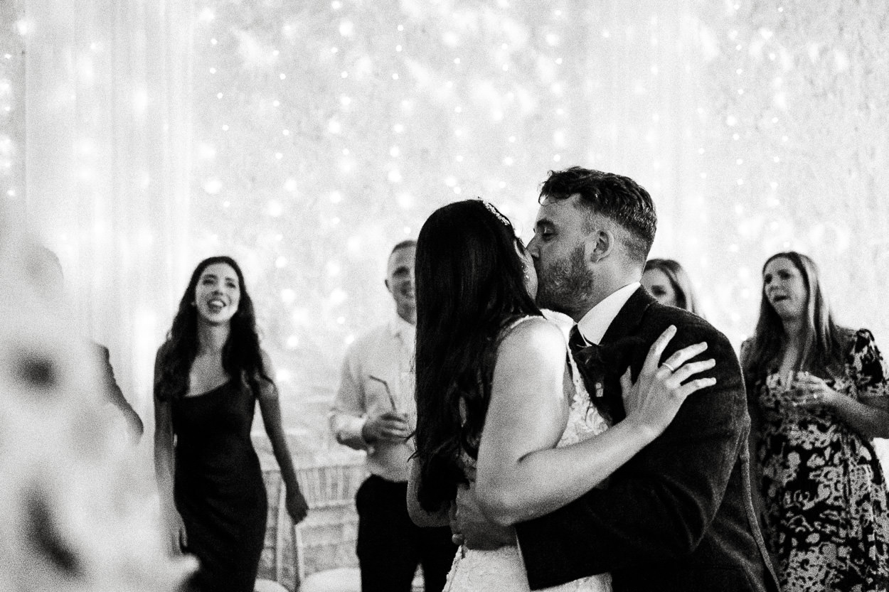 SUMMER WEDDING ROSEDEW FARM WEDDING PHOTOGRAPHY 070 SUMMER WEDDING ROSEDEW FARM WEDDING PHOTOGRAPHY 070